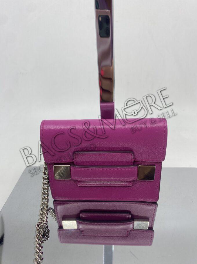 Delvaux Bag Charm kleur roze met zilveren hardware en zilveren ketting