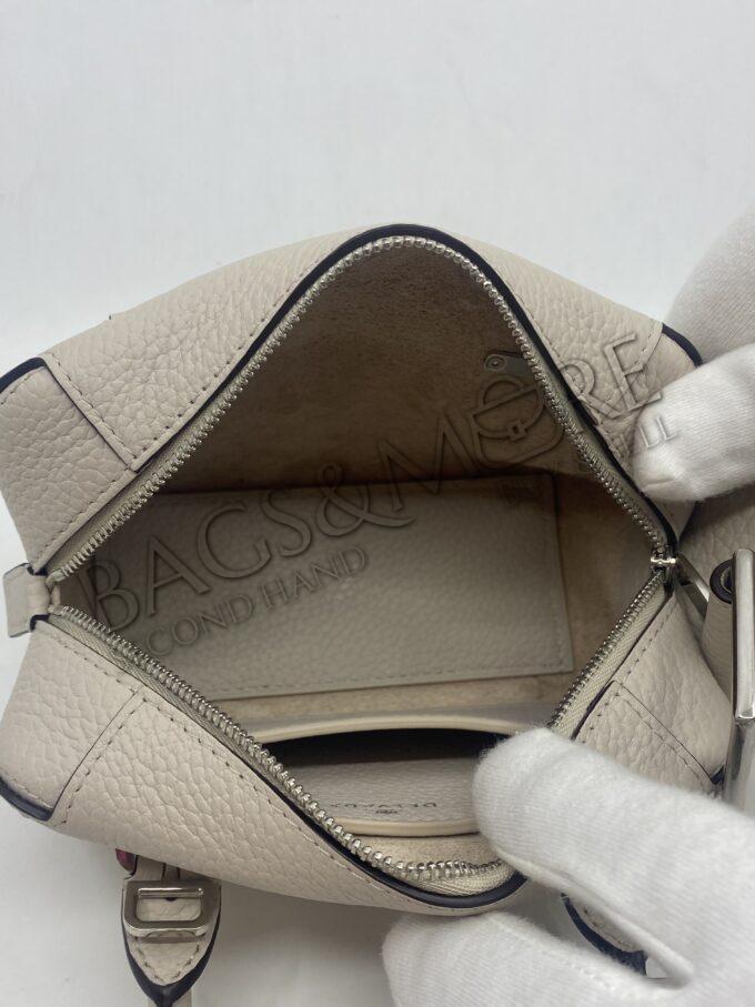 Delvaux Cool Box nano taurillon soft leder kleur sesame met zilverkleurige hardware